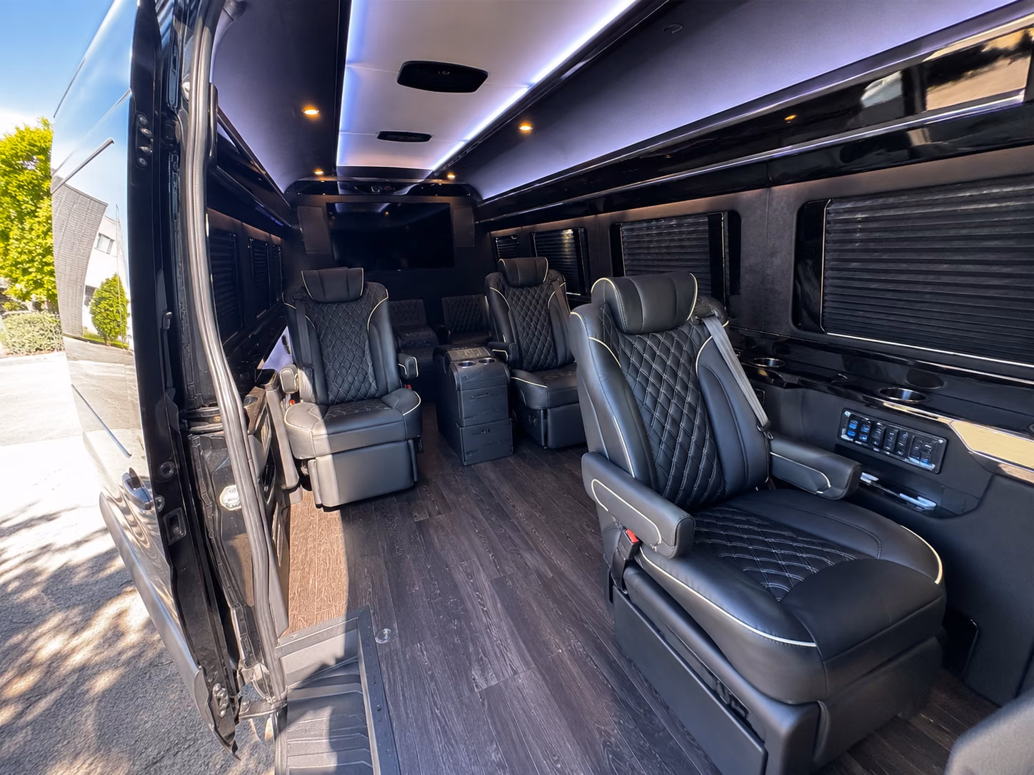 hotel shuttles for conferences and business travel